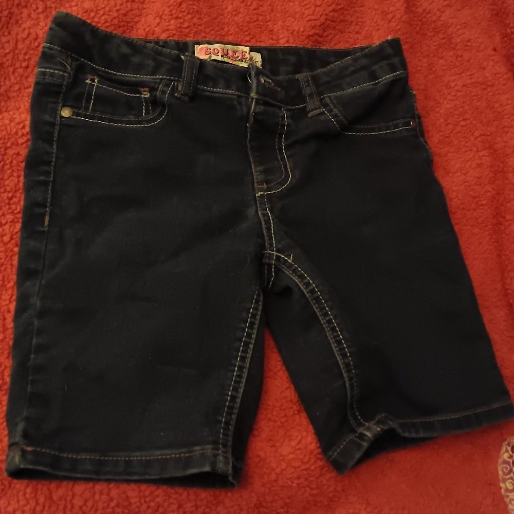 Girls size 10 Jean shorts holeless